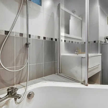 Apartman Lumineux Avec Balcon Saint-raphael